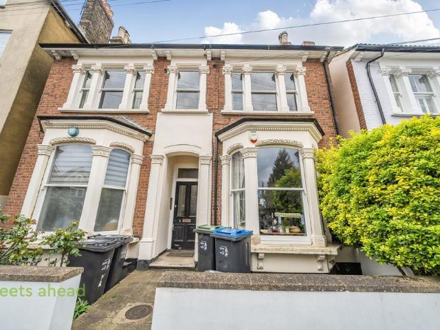 Flat for sale in London Borough of Croydon, Upper Norwood