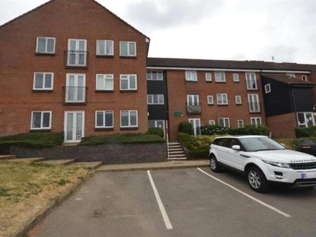 Flat for sale in Chipping Hill, Essex