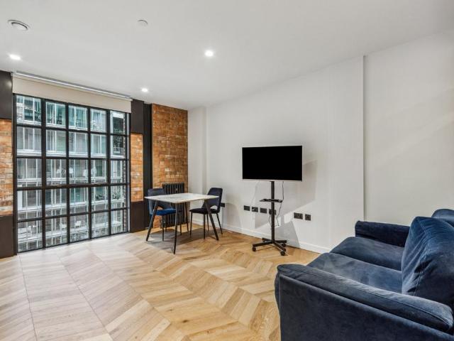 Flat for sale in Nine Elms, Greater London