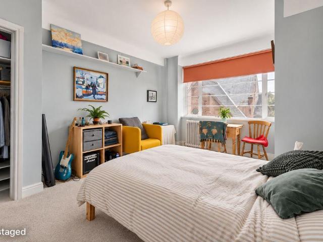 Flat for sale in London Borough of Wandsworth, Greater London
