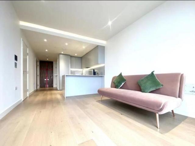 Flat for sale in Isle Of Dogs, Isle Of Man
