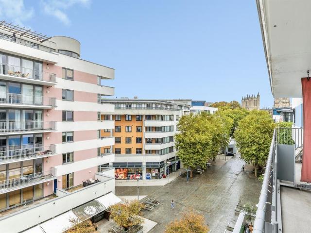 Flat for sale in Canon's Marsh, Bristol