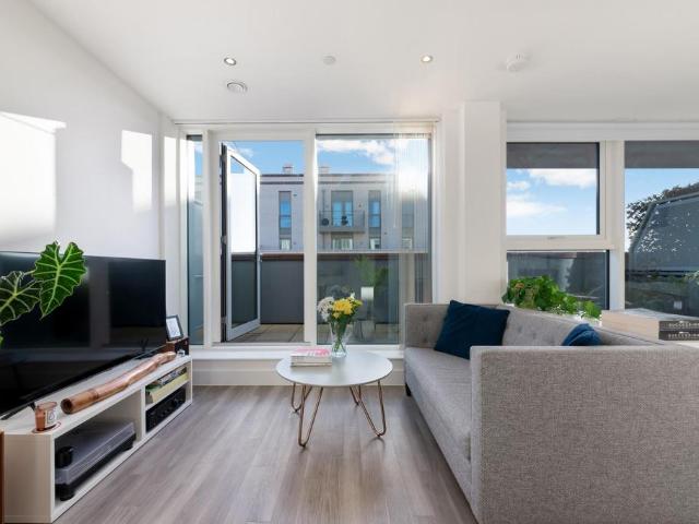 Flat for sale in Silvertown, Greater London