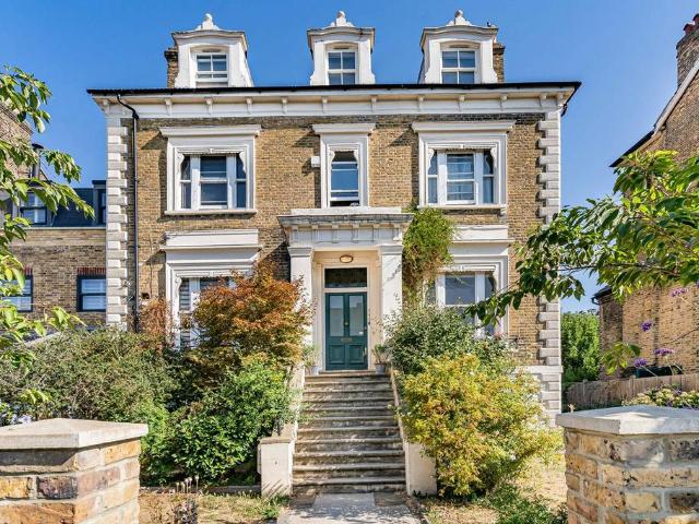 Flat for sale in Streatham, Greater London