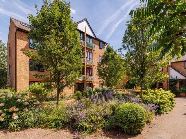 Flat for sale in Fulham, Greater London