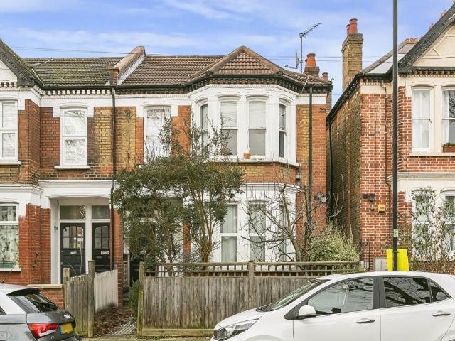 Flat for sale in Streatham, Greater London