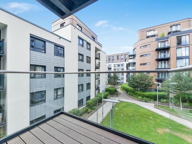 Flat for sale in St. George in the East, Wapping