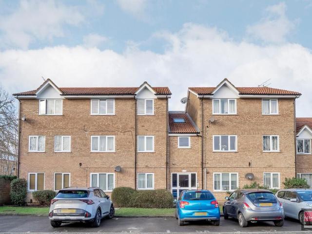 Flat for sale in Lower Halliford, Surrey