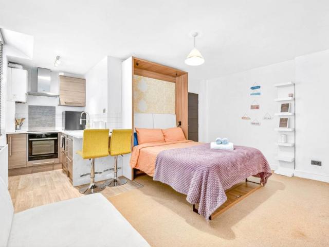 Flat for sale in Pimlico, Greater London