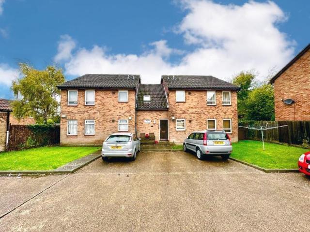 Flat for sale in Warden Hill, Luton