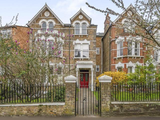 Flat for sale in London Borough of Lewisham, New Cross