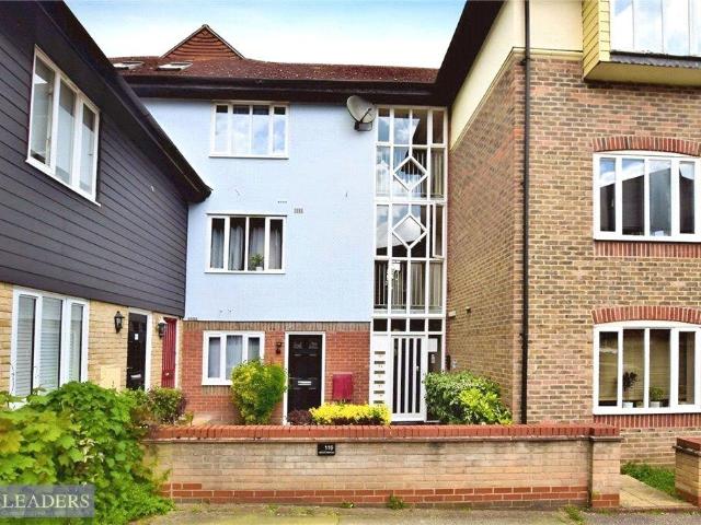 Flat for sale in Hythe, Colchester