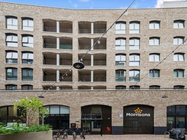 Flat for sale in London Borough of Hounslow, Greater London