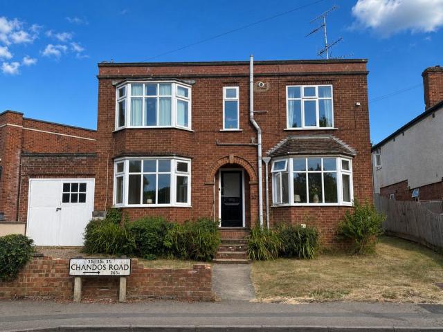 Flat for sale in Buckingham, Buckinghamshire