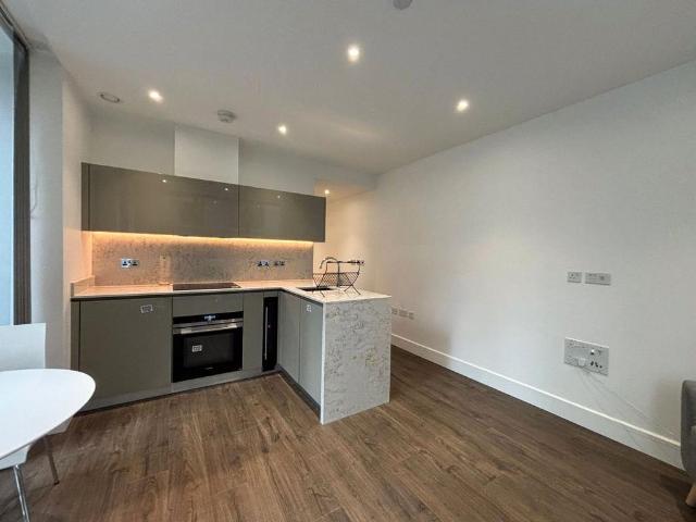 Flat for sale in St. George in the East, Whitechapel