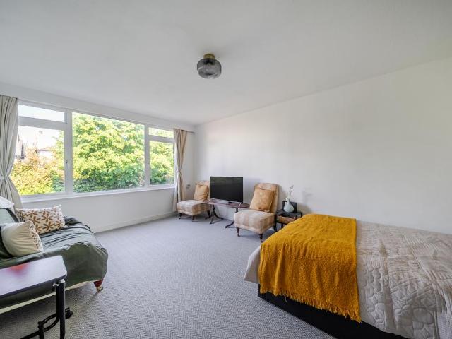 Flat for sale in Putney, Greater London