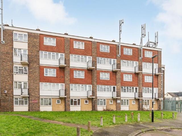 Flat for sale in London Borough of Croydon, Selhurst