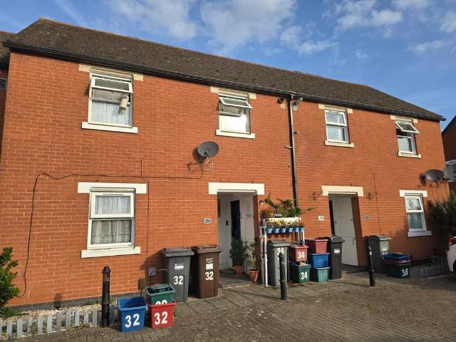 Flat for sale in London Borough of Hounslow, Greater London