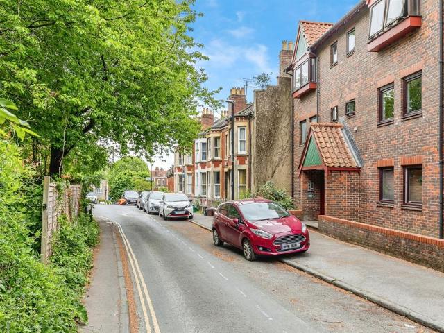 Flat for sale in Hotwells, Feckenham