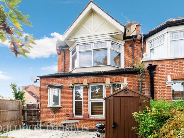 Flat for sale in New Malden, Greater London