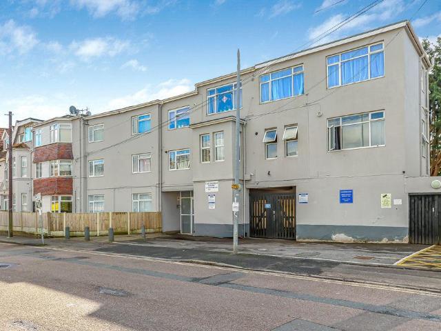 Flat for sale in Boscombe, Bournemouth