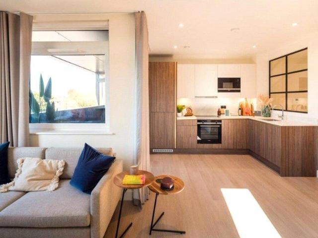 Flat for sale in Longlands, Halfway Street