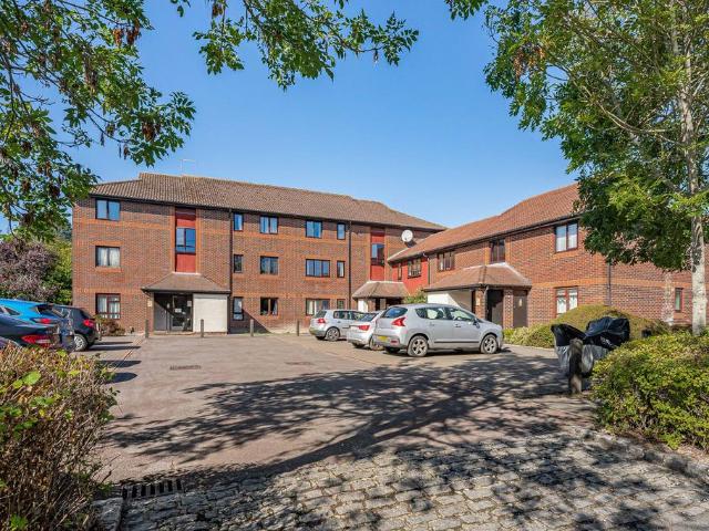 Flat for sale in Fleet Meadow, South Oxfordshire