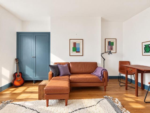Flat for sale in Stockwell Park, Greater London