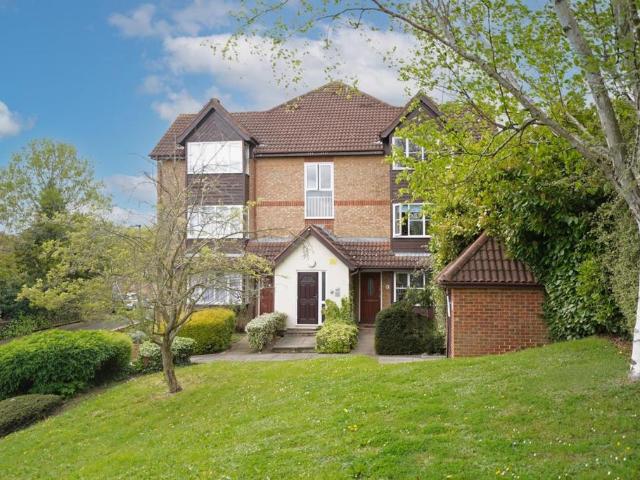 Flat for sale in Crystal Palace, Greater London