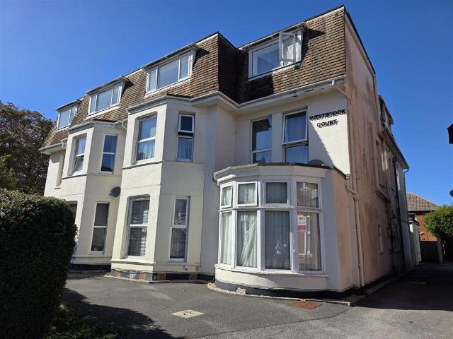 Flat for sale in Boscombe, Bournemouth