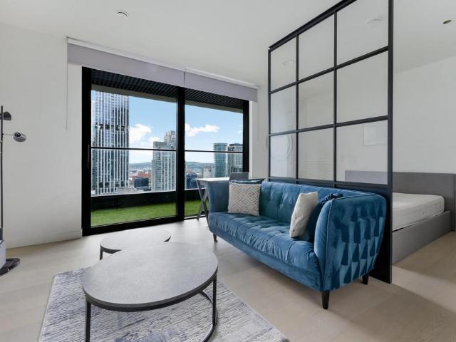 Flat for sale in Canary Wharf, Greater London