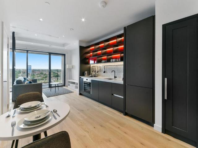 Flat for sale in London City Island, Blackwall
