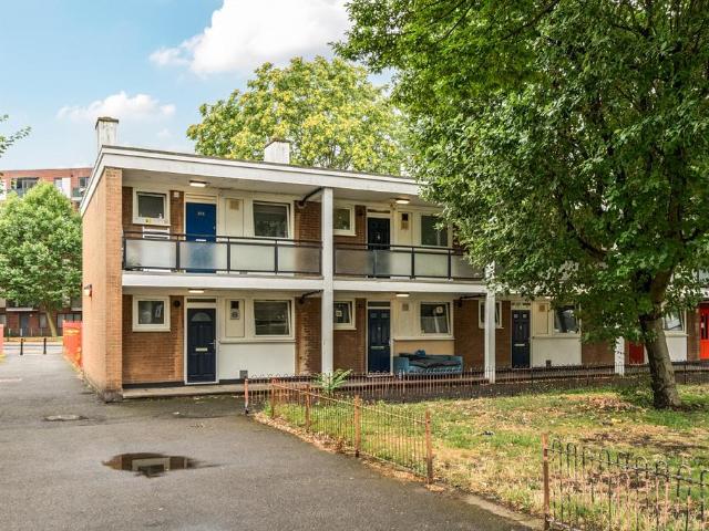Flat for sale in London Borough of Lewisham, New Cross