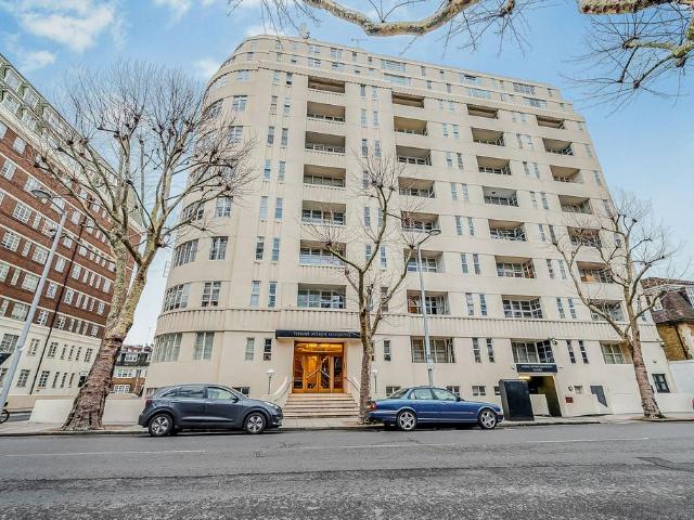 Flat for sale in Chelsea, Greater London