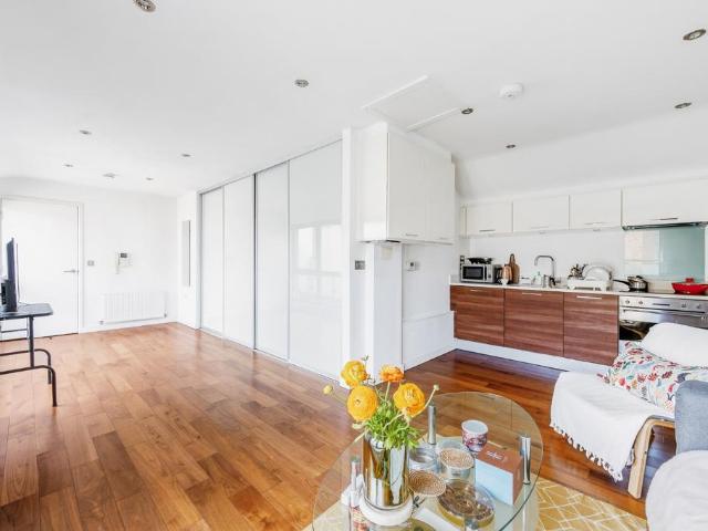 Flat for sale in Fulham, Cat Hill