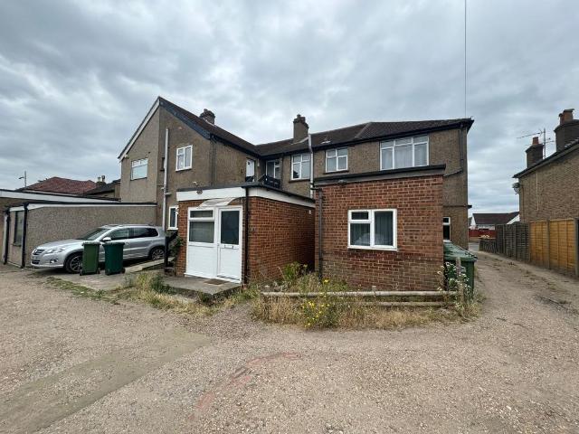 Flat for sale in Chattern Hill, Lower Halliford