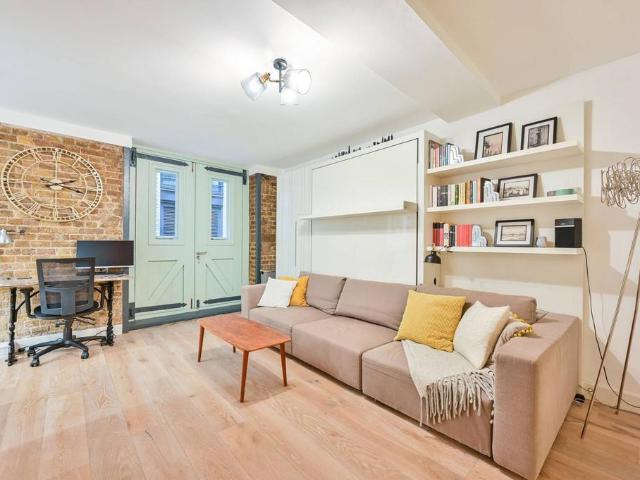 Flat for sale in Bermondsey, Isle Of Man