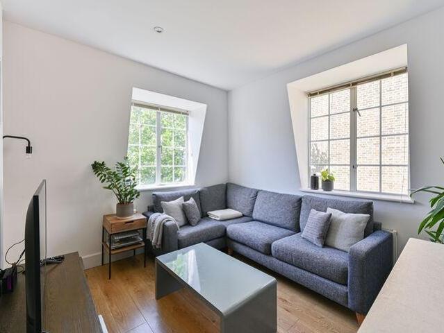 Flat for sale in Streatham, Greater London