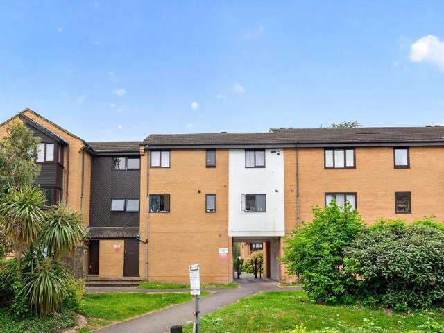 Flat for sale in London Borough of Ealing, Isle Of Man