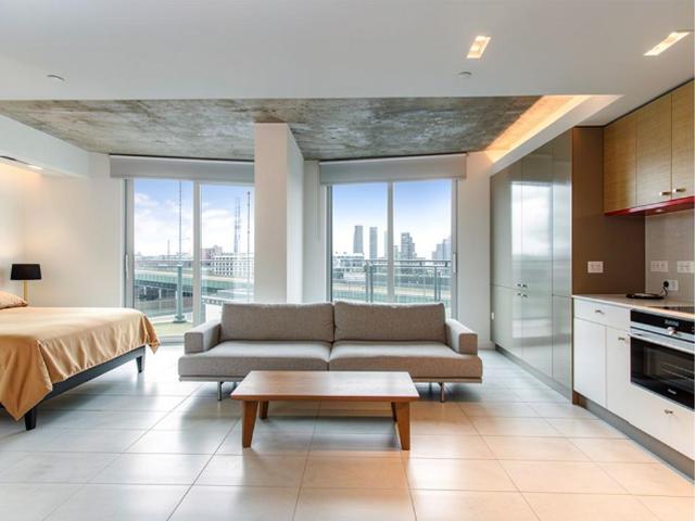 Flat for sale in Canning Town, Greater London