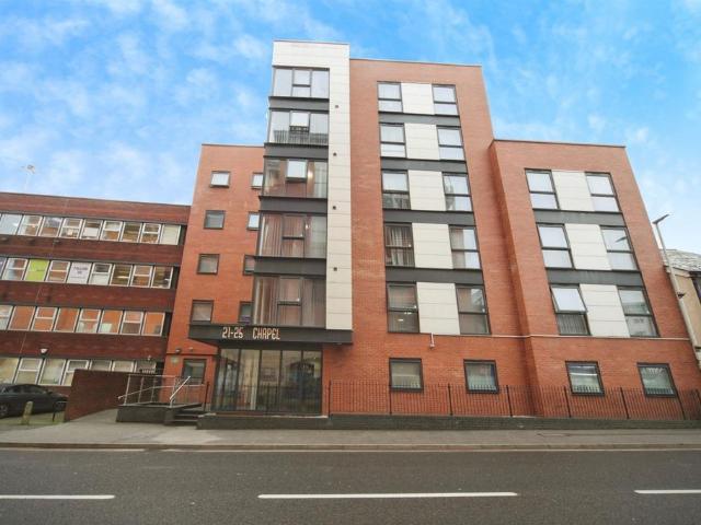 Flat for sale in Spring Park, Luton