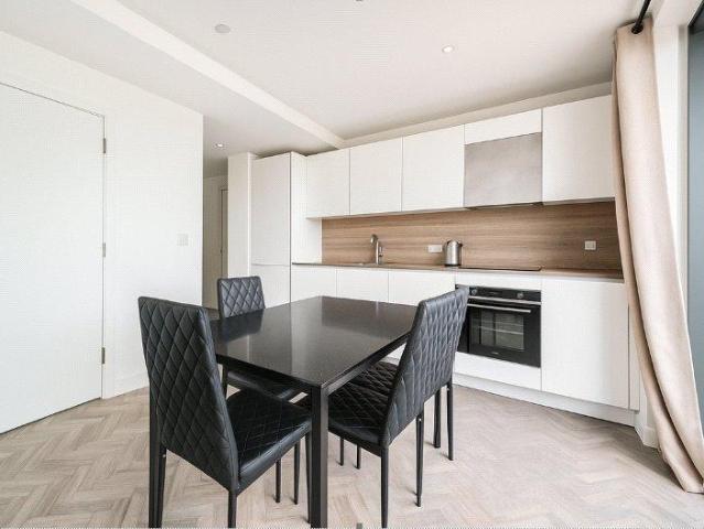 Flat for sale in Bromley-by-Bow, Poplar Grove