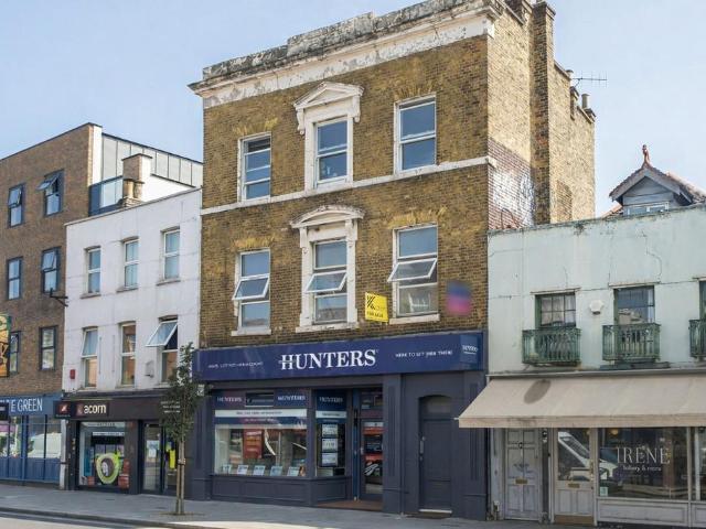Flat for sale in Camberwell, Greater London