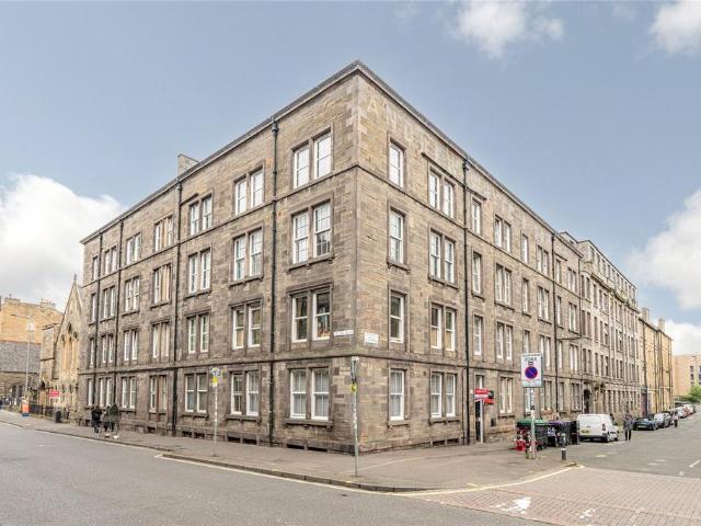 Flat for sale in Hillside, Leith