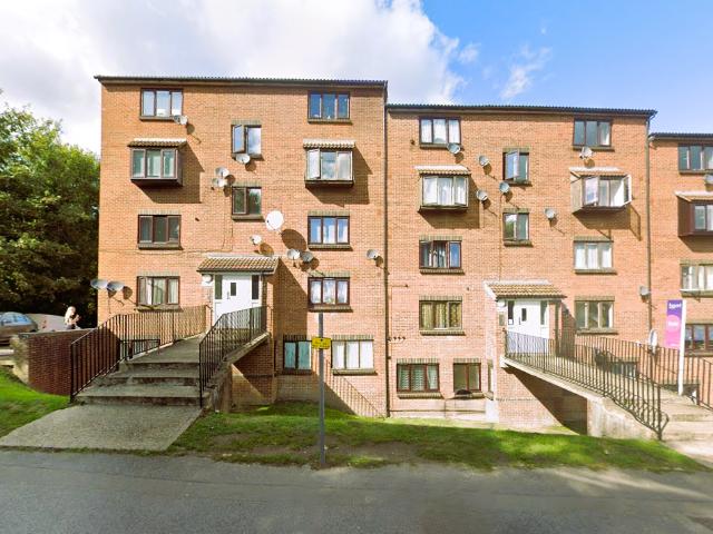 Flat for sale in Ringlestone, Midway