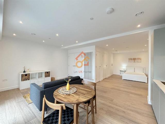 Flat for sale in Canning Town, Greater London
