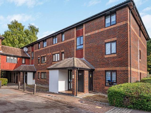 Flat for sale in Fleet Meadow, South Oxfordshire