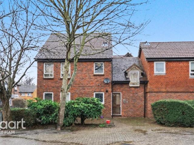 Flat for sale in Beckton, Greater London