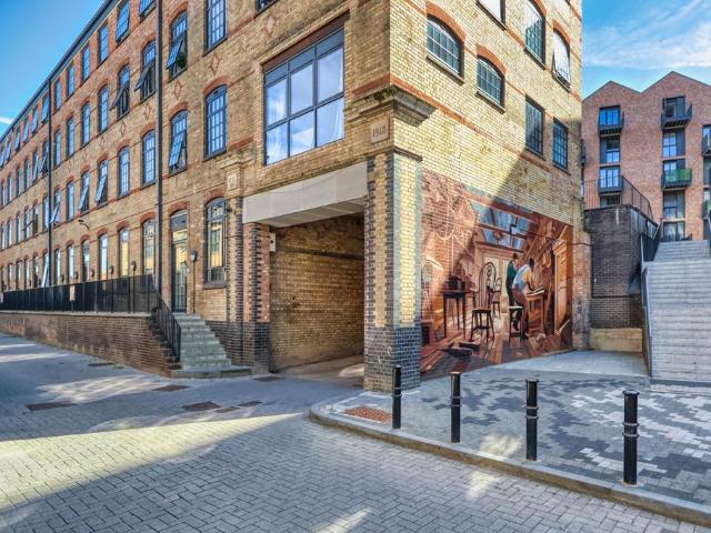 Flat for sale in Castlefield, Cressex