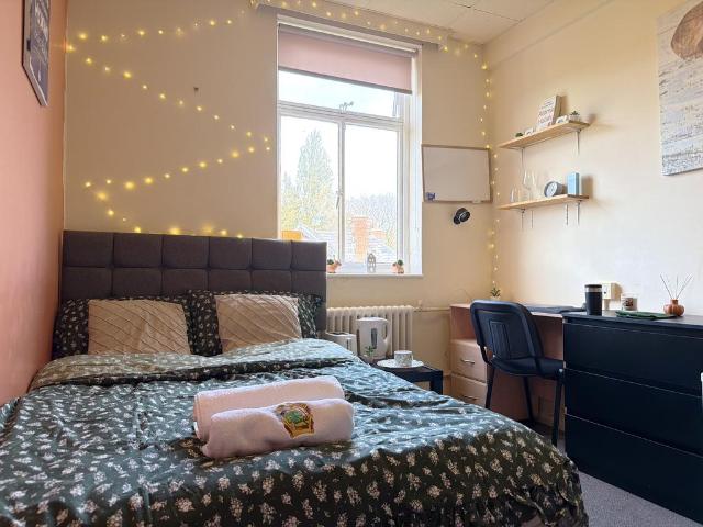 Flat for sale in Moss Side, Manchester